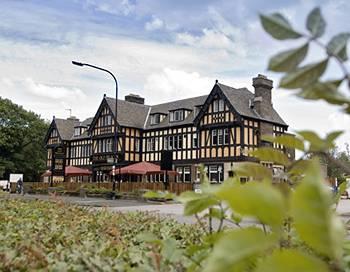 Altrincham Lodge Exterior photo