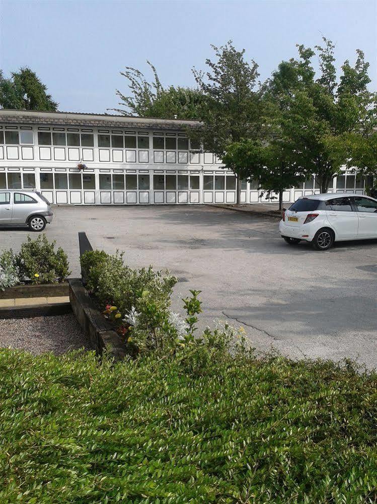 Altrincham Lodge Exterior photo